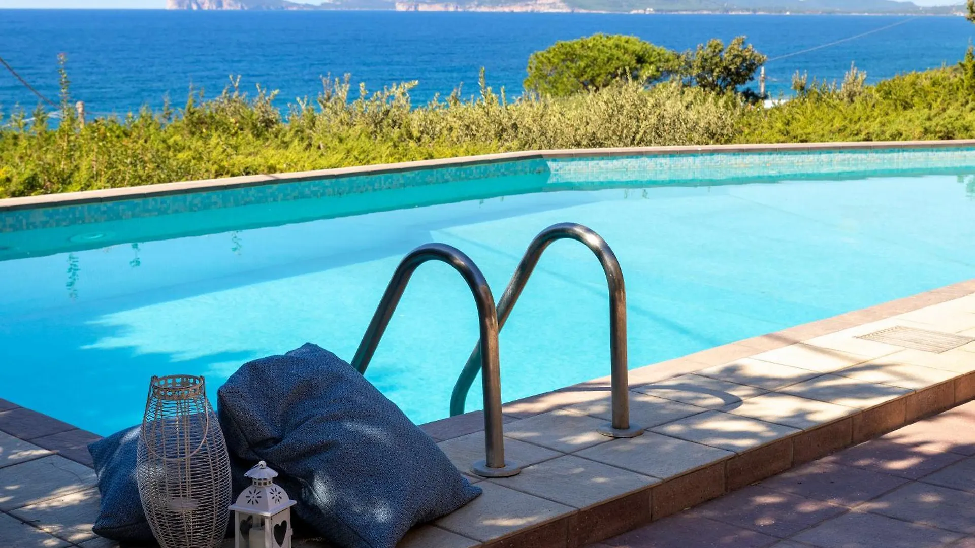 Villa Joie De Vivre Vista Mare Con Piscina A Sfioro Per 6 Persone Alghero